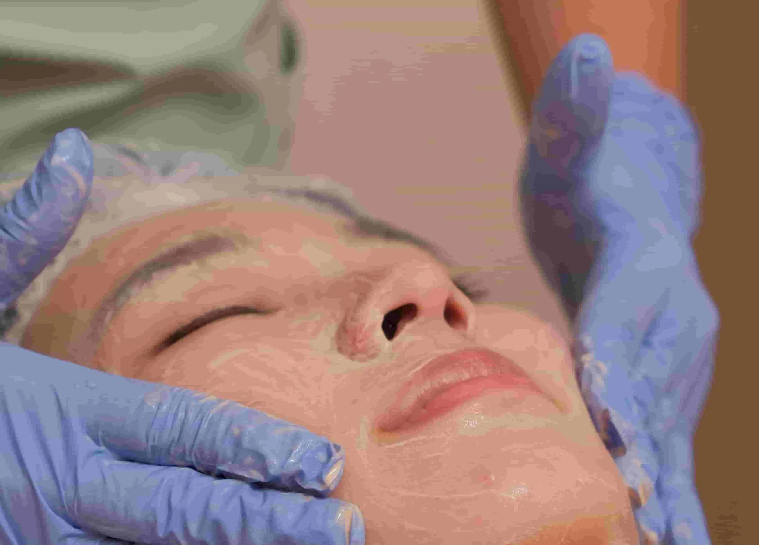rahasia-kulit-cerah-dan-halus-perawatan-exfoliating-wajah-di-lavalen