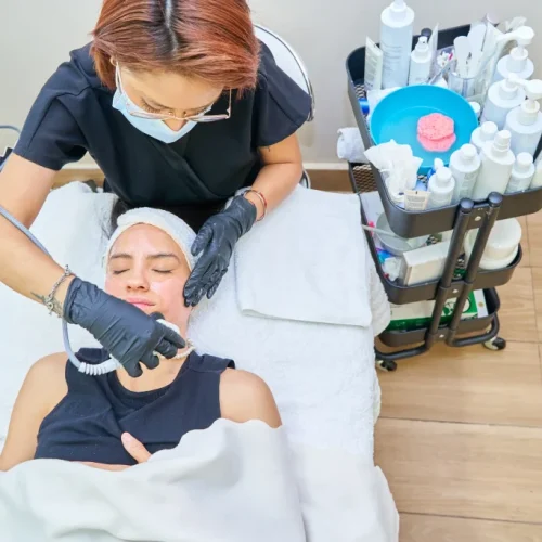 Facial Treatment Lavalen