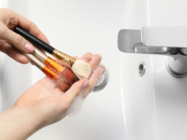 Tips Mencuci Brush Makeup Lavalen Beauty
