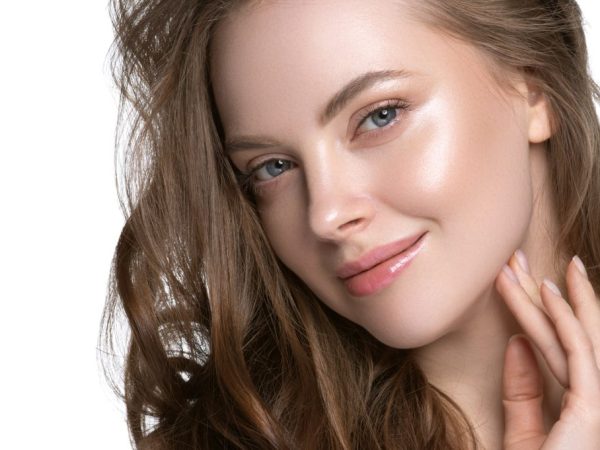 klinik yang dapat mencerahkan kulit yaitu Lavalen Beauty