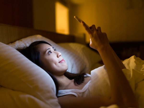 dampak scrolling socmed malam hari